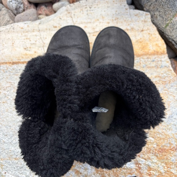 UGG Bailey Button Boots Womens 7 Black Sheepskin Suede Winter 5803 - Picture 5 of 10